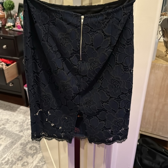 Two piece top and bottom - Picture 3 of 4